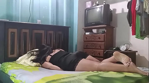 Mi esposa no quiere coger conmigo pero llamo a mi vecino y veo como se la coge muy rico frente a mi