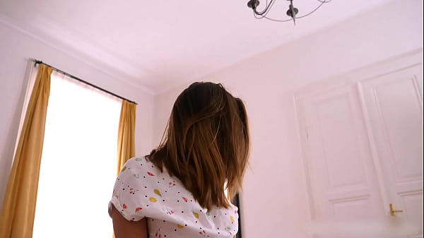 Hot Latina, Frida Sante gets a facial