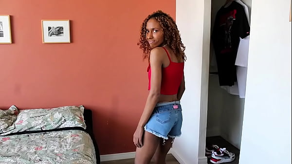 Pretinha magrinha levou surra de pau bem gostoso do Barboza