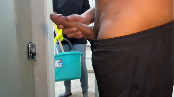 the hotel maid caught me masturbating and decided to help me – she gave me her pussy but didn’t let me fuck her ass